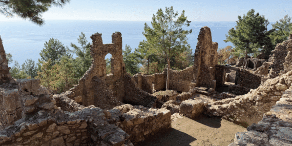 Antik kentten ilginç keşif: 3 bin yıllık mozaikten ‘Kıskanan çatlasın’ mesajı