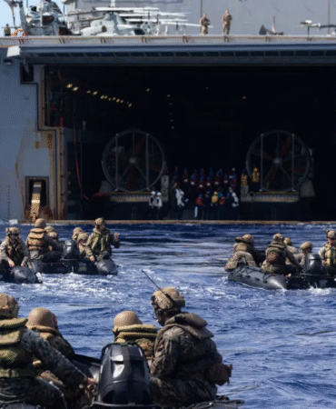 ABD amfibi hücum gemisi ve deniz piyadeleri İran sınırına ilerliyor