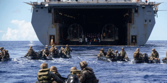 ABD amfibi hücum gemisi ve deniz piyadeleri İran sınırına ilerliyor