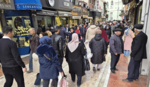 Altındaki düşüş kuyumcuları hareketlendirdi Vatandaş altın alıyor