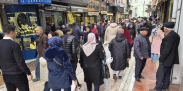 Altındaki düşüş kuyumcuları hareketlendirdi Vatandaş altın alıyor