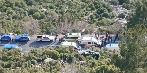 Anamur’da feci kaza: İşçi servisi uçurumdan düştü