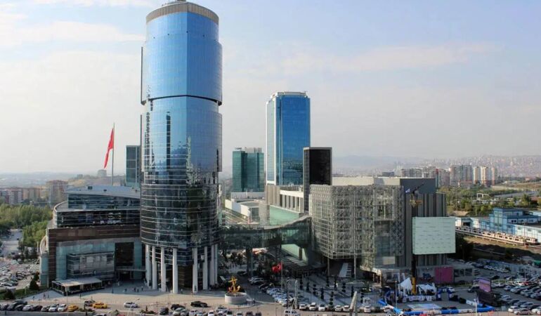 Ankara’da AVM’den yeni kural 18 yaş altına hafta sonu kısıtlaması