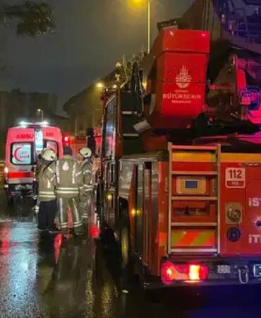 Beşiktaş'ta 4 katlı binada korkutan yangın!