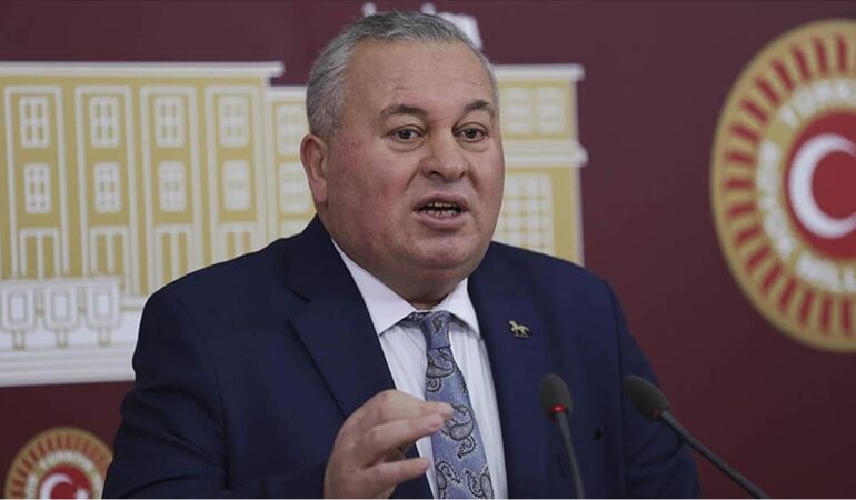 CHP’li Cemal Enginyurt trafik kazası geçirdi!