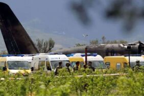 Cezayir'de askeri nakliye uçağı düştü