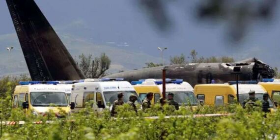 Cezayir’de askeri nakliye uçağı düştü: 2 mürettebat hayatını kaybetti!