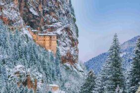 Doğu Karadeniz’in simgesi Sümela’da kış güzelliği (2)