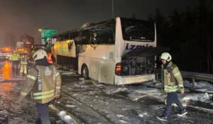 Esenler’de korkutan yangın Yolcu otobüsü küle döndü!