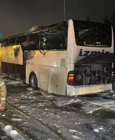 Esenler’de korkutan yangın Yolcu otobüsü küle döndü!
