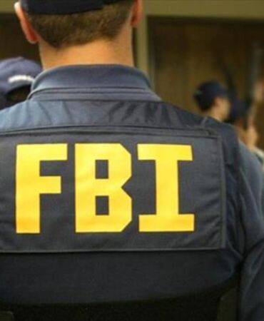 FBI açıkladı Direktörün e-postaları ifşa edildi!