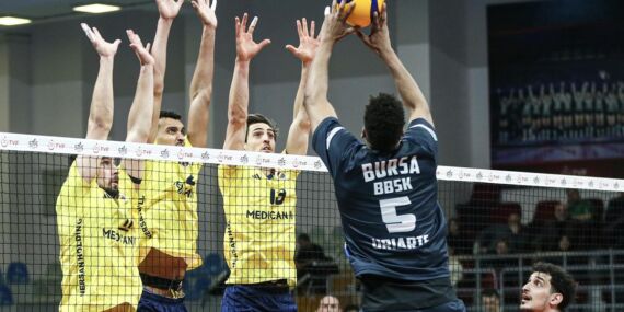 Bursa Büyükşehir Belediyespor sahasında Fenerbahçe Medicana’yı devirdi!