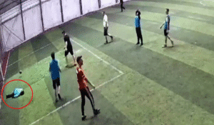 Halı sahada göğsüne top isabet etti Kalbi durdu, hayatını kaybetti