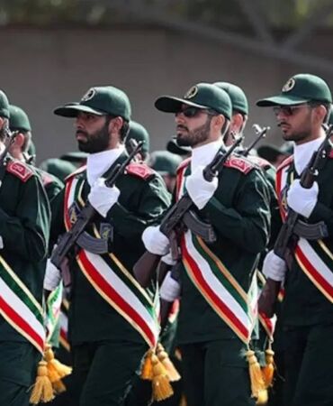 İran Devrim Muhafızları Ordusu 'Tarihteki en yıkıcı taarruz operasyonu başlatılacak'