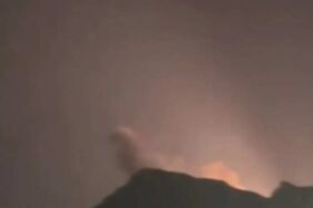 İran’ın başkentinde alarm Tahran’da patlamalar ve dumanlar yükseliyor