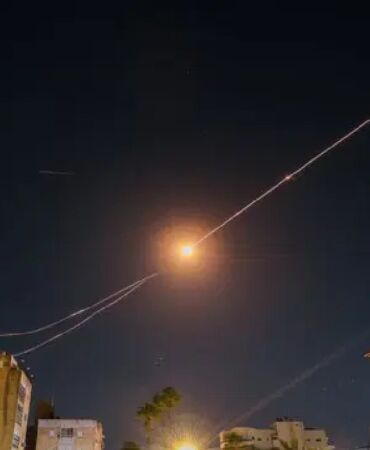 İsrail’de alarm İran’dan ateşlenen füzeler engellendi!