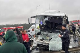 İstanbul Valiliği açıkladı Başakşehir’de polis servisi kaza yaptı!1 polis yaşamını yitirdi, 16 polis yaralı