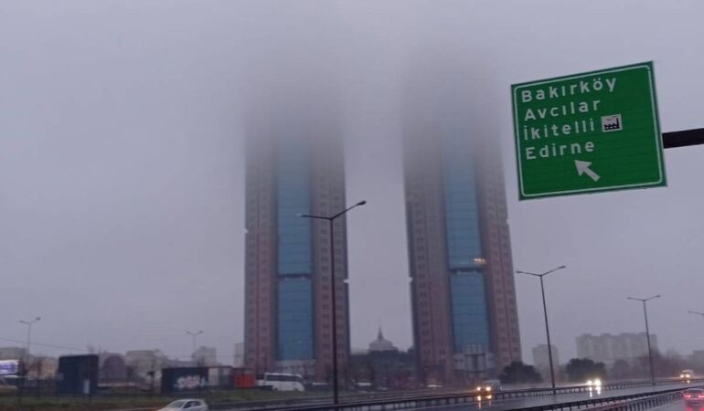 İstanbul'da sabah saatlerinde sis etkili oluyor