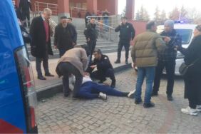 Kendisini istismar eden erkeği adliye önünde kalbinden bıçakladı