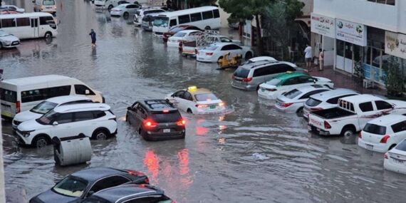 Körfez’de felaket büyüyor: Yollar sular altında, kurtarma çalışmaları devam ediyor