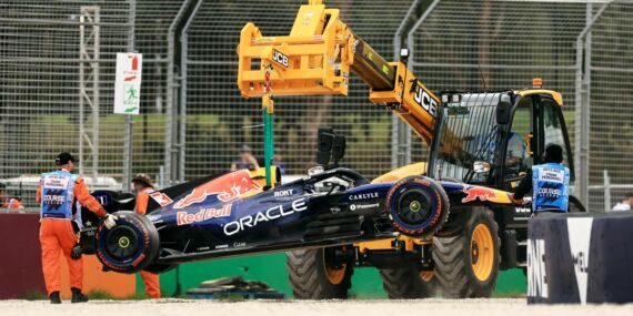 Max Verstappen, Formula 1’de yeni sezona kazayla başladı!