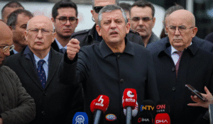 Özel’den önemli ziyaret Tanju Özcan ve İsmail Arı ile görüşmesini açıkladı