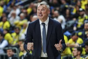 Sarunas Jasikevicius, Dubai'de mahsur mu kaldı