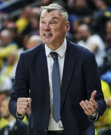 Sarunas Jasikevicius, Dubai'de mahsur mu kaldı