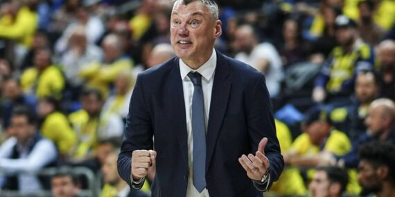 Sarunas Jasikevicius, Dubai’de mahsur mu kaldı?