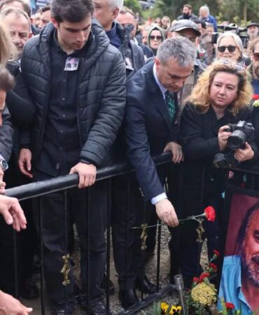 Sevenleri yalnız bırakmadı Volkan Konak’a anlamlı anma