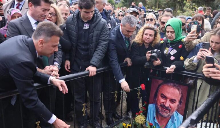 Sevenleri yalnız bırakmadı Volkan Konak’a anlamlı anma