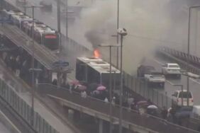 Şişli Perpa durağında korku dolu anlar Metrobüste yangın çıktı