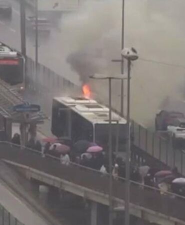 Şişli Perpa durağında korku dolu anlar Metrobüste yangın çıktı