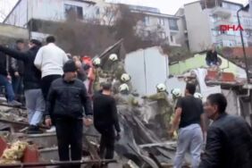 Son Dakika... İstanbul Fatihte bina çöktü!