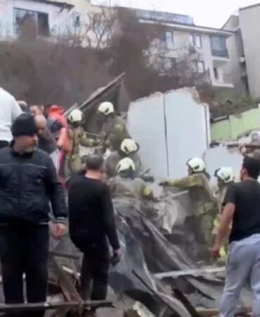 Son Dakika... İstanbul Fatihte bina çöktü!