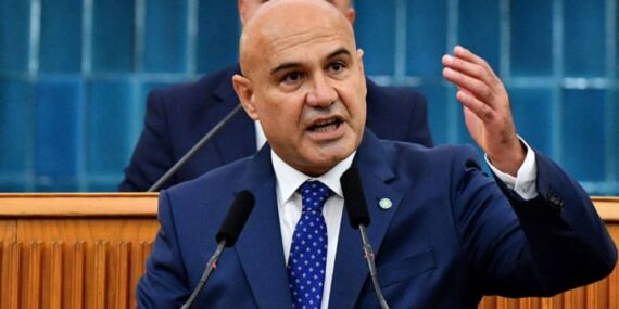 İYİ Partili Çömez’den dikkat çeken paylaşım: AKP binasında emekliye harçlık mı dağıtıldı?