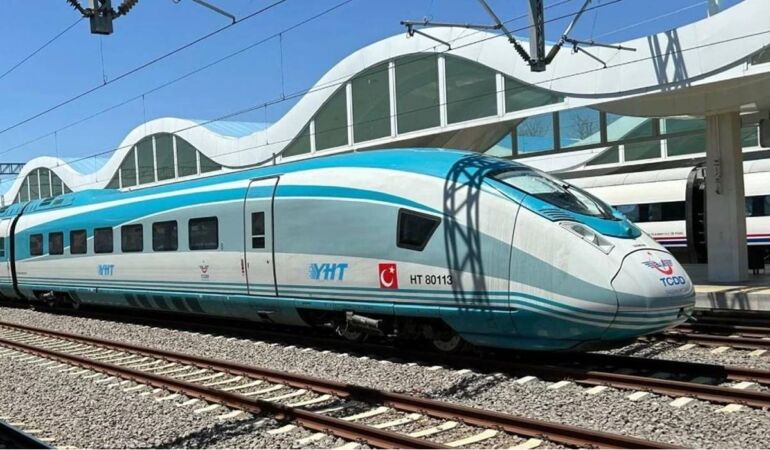 Kocaeli’de Yüksek Hızlı Tren’in çarptığı yaya hayatını kaybetti