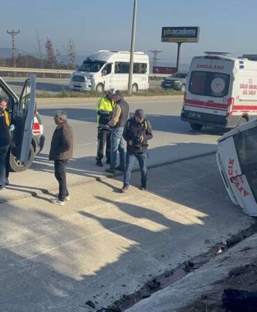 Yolcu minibüsü ile otomobil çarpıştı Yaralılar var