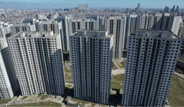 Esenyurt’ta 15 yıldır inşaatı süren gökdelenleri yapan şirkete soruşturma!