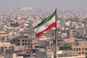 iran devlet medyası hamaney’in aile üyeleri de saldırıda öldü