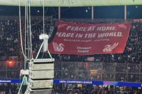 tribünlerde açılan Atatürk sözü