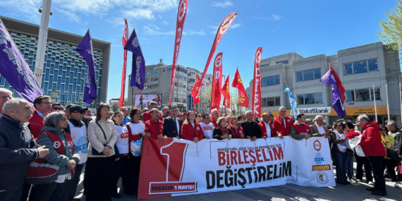 1 Mayıs öncesi Taksim’de 1977 katliamı anması: ‘Kaybettiklerimiz unutulmadı’