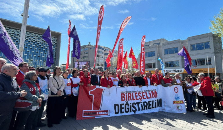 1 Mayıs öncesi Taksim’de 1977 katliamı anması: ‘Kaybettiklerimiz unutulmadı’