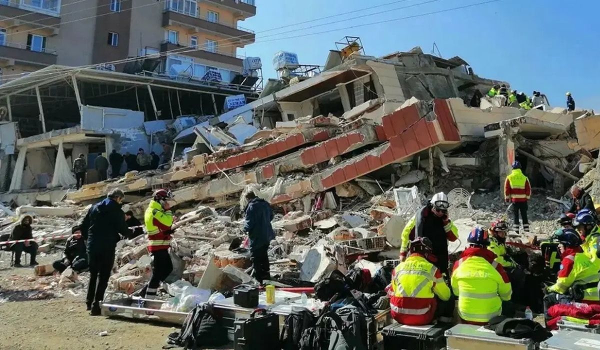 26 kişinin hayatını kaybettiği Yağmur Apartmanı avukatı Akpek’ten açıklama ‘Siyasi sorumlular korunuyor’