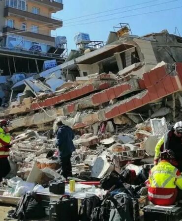 26 kişinin hayatını kaybettiği Yağmur Apartmanı avukatı Akpek’ten açıklama ‘Siyasi sorumlular korunuyor’