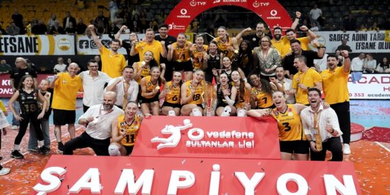 VakıfBank’tan muhteşem geri dönüş! Final serisini kazanıp şampiyon oldu