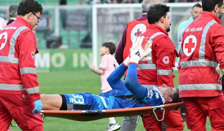 ABD'li milli kalecinin maçta boynu kırıldı!