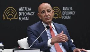ABD’nin Ankara Büyükelçisi Tom Barrack’tan ‘monarşi’ sorusuna yanıt