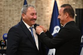 Anahtar Parti’de yeni transfer Tolga Akalın’a rozet takıldı