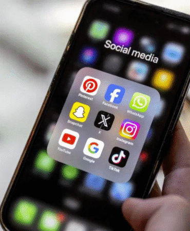 Bakan Göktaş 'yaş sınırı' açıklaması Sosyal ağ sağlayıcılar, 15 yaş altı çocuklara hizmet sunmayacak